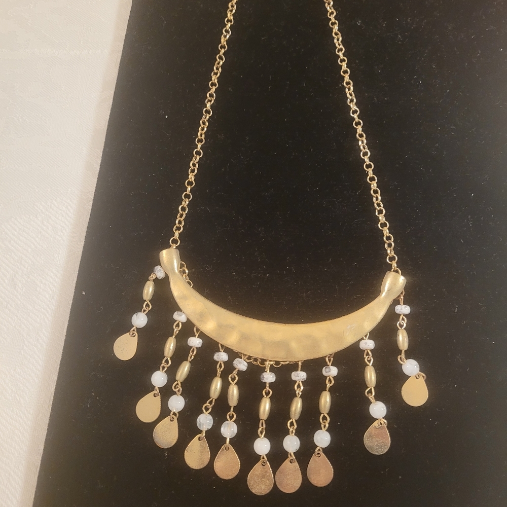 WOMAN'S FASHION JEWELRY GOLD TONE 20" LONG BIB NECKLACE